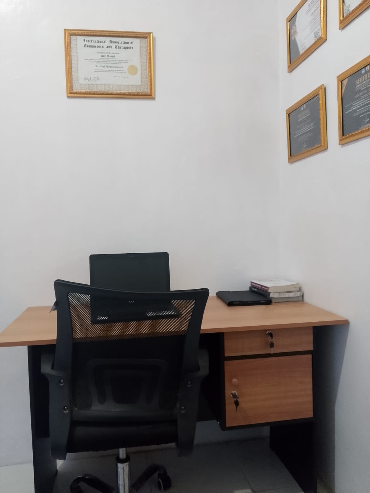 Meja Konsultasi Profesional